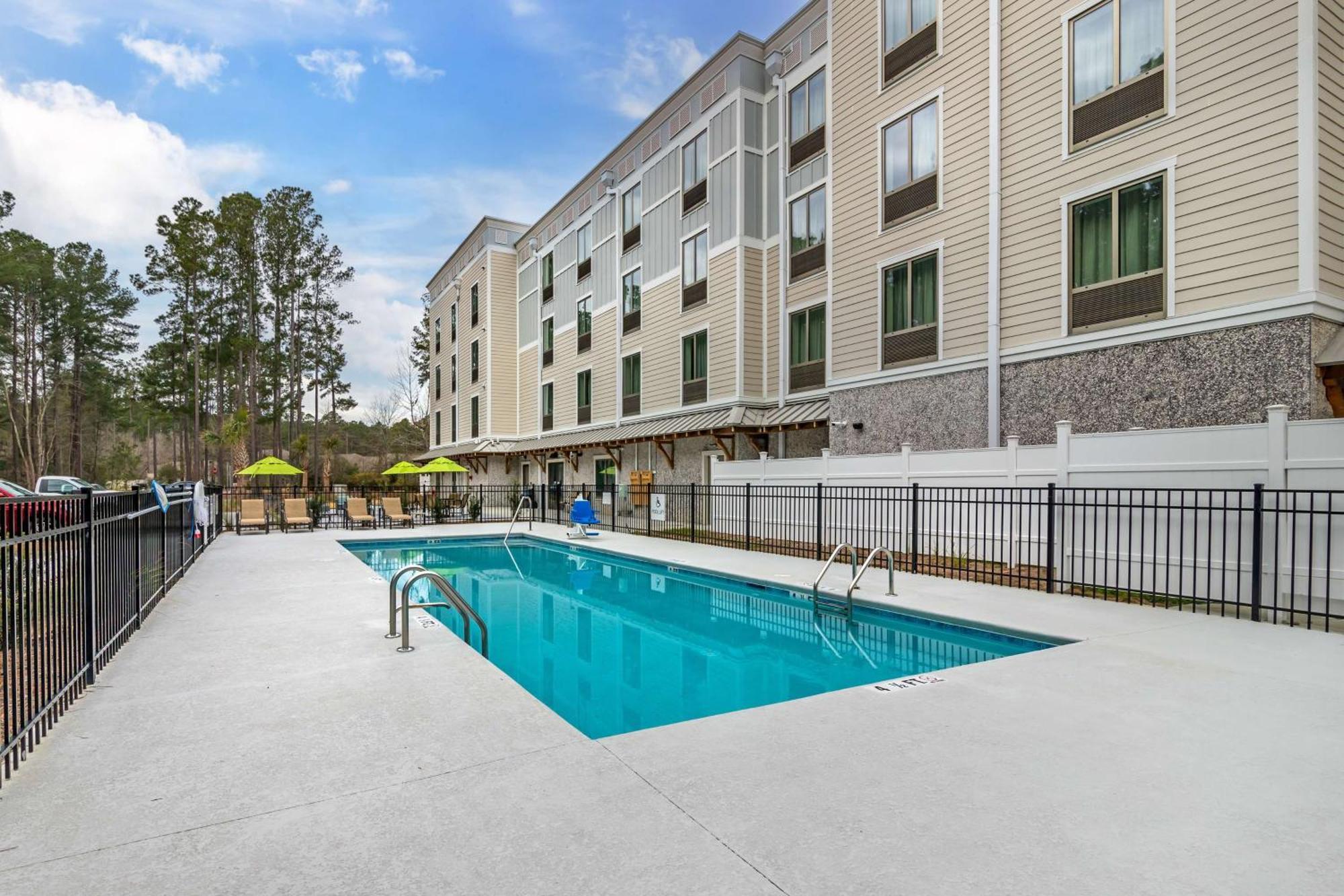 Best Western Plus Bluffton/Hilton Head Hotel Bagian luar foto
