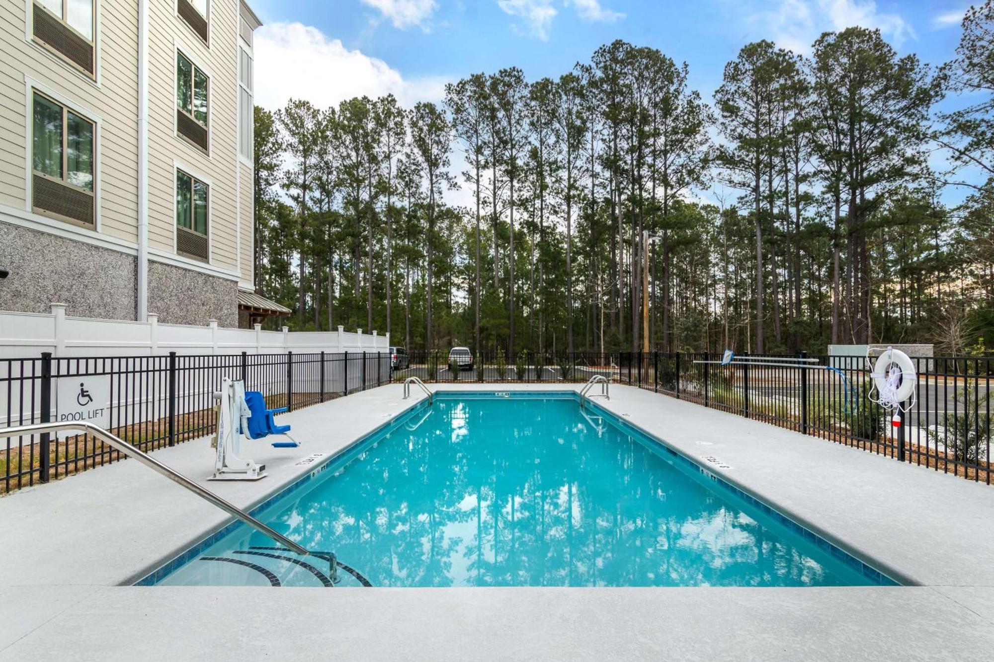 Best Western Plus Bluffton/Hilton Head Hotel Bagian luar foto
